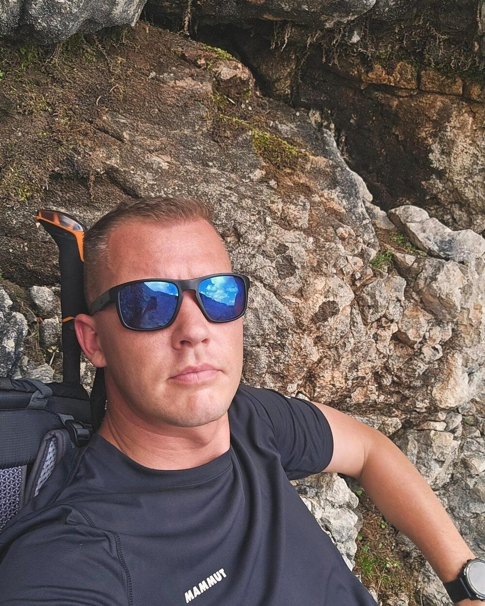 Jorick, trainer bij Trainingsloods Ede, tijdens een bergwandeling