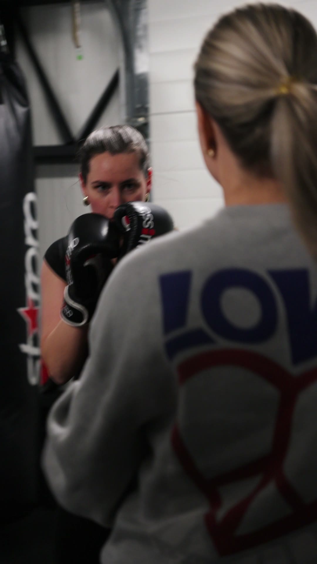 Videostill: Heavy Bag Training bij Trainingsloods Ede